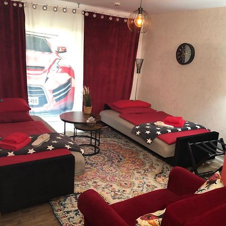Stylisches Maybach Appartement Mit Terrasse Fuer 5 Personen, 5 Betten, Grosse Kochinsel, Homeoffice Mit 250Mbit Wlan Aidlingen Dış mekan fotoğraf