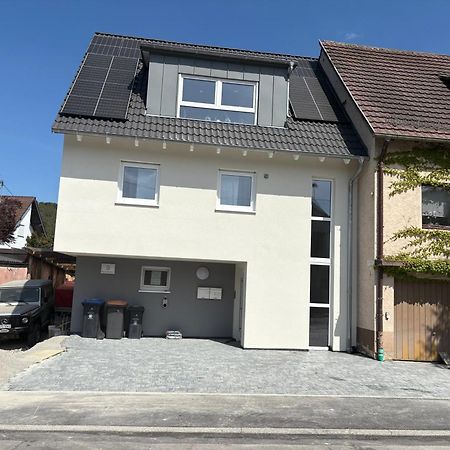 Stylisches Maybach Appartement Mit Terrasse Fuer 5 Personen, 5 Betten, Grosse Kochinsel, Homeoffice Mit 250Mbit Wlan Aidlingen Dış mekan fotoğraf
