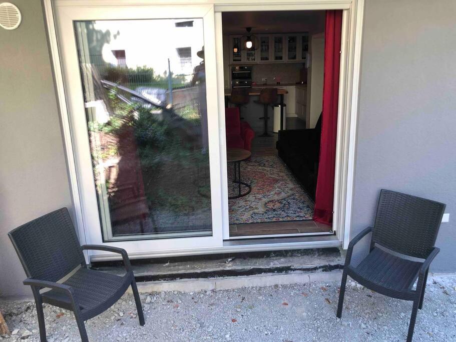 Stylisches Maybach Appartement Mit Terrasse Fuer 5 Personen, 5 Betten, Grosse Kochinsel, Homeoffice Mit 250Mbit Wlan Aidlingen Dış mekan fotoğraf