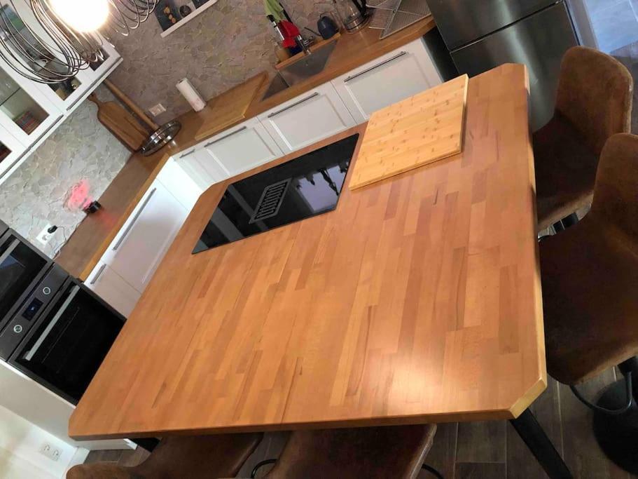 Stylisches Maybach Appartement Mit Terrasse Fuer 5 Personen, 5 Betten, Grosse Kochinsel, Homeoffice Mit 250Mbit Wlan Aidlingen Dış mekan fotoğraf