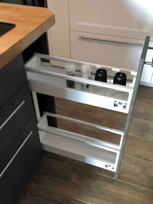 Stylisches Maybach Appartement Mit Terrasse Fuer 5 Personen, 5 Betten, Grosse Kochinsel, Homeoffice Mit 250Mbit Wlan Aidlingen Dış mekan fotoğraf