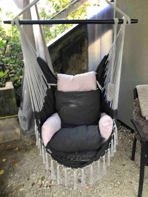Stylisches Maybach Appartement Mit Terrasse Fuer 5 Personen, 5 Betten, Grosse Kochinsel, Homeoffice Mit 250Mbit Wlan Aidlingen Dış mekan fotoğraf