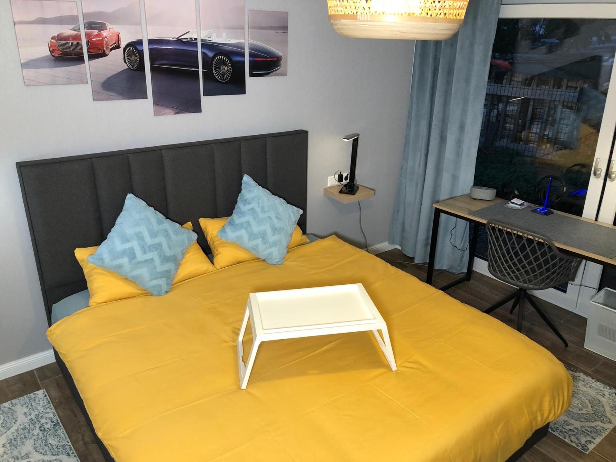 Stylisches Maybach Appartement Mit Terrasse Fuer 5 Personen, 5 Betten, Grosse Kochinsel, Homeoffice Mit 250Mbit Wlan Aidlingen Dış mekan fotoğraf