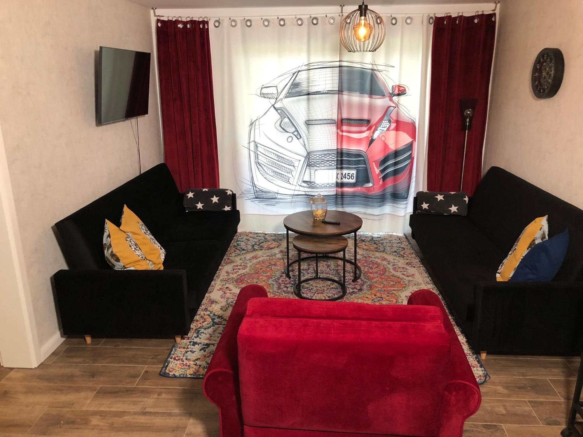Stylisches Maybach Appartement Mit Terrasse Fuer 5 Personen, 5 Betten, Grosse Kochinsel, Homeoffice Mit 250Mbit Wlan Aidlingen Dış mekan fotoğraf
