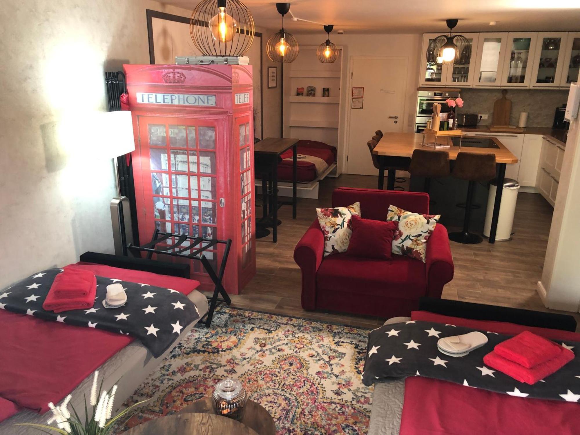 Stylisches Maybach Appartement Mit Terrasse Fuer 5 Personen, 5 Betten, Grosse Kochinsel, Homeoffice Mit 250Mbit Wlan Aidlingen Dış mekan fotoğraf